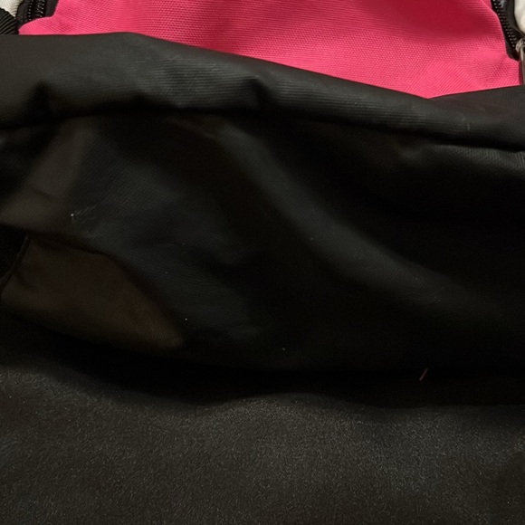 Pre owned and pre used Vibrant Pink Under Armour Storm Back Pack - Picture 8 of 8